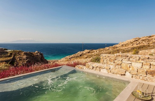 Elia Villa | Artemis 7BD Minimal Villa Private Pool Jacuzzi