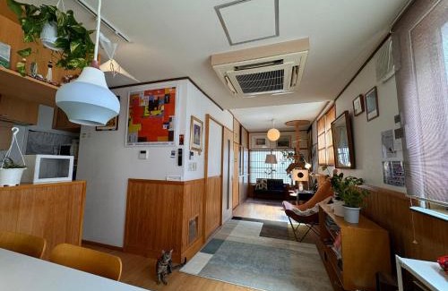 Nishiogu House | Artful Cats house