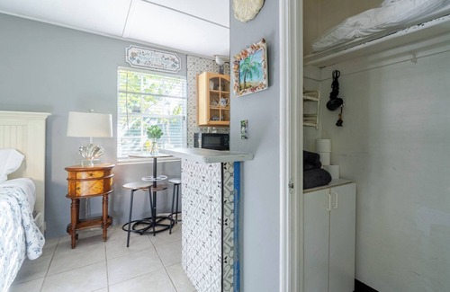 Old Northwood Historic District Condo | Artist Cottage with Jacuzzi close to City life