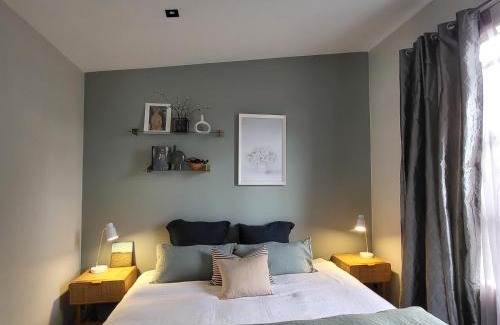 Grey Lynn Cabin | Artist Photographers Home Studio