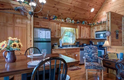 Black Bear Falls Cabin | Artistic Mountain | Private Hot Tub + Mtn Views & Game Room!