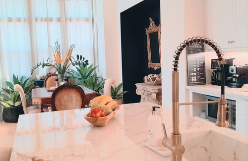 Camarillo House | Artist’s modern luxe 3 br 3 ba gem- 2 large Primary suites
