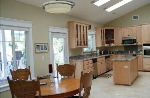 Ramona House | Artsy Custom Home. Central to San Diego Beaches; Mts; Desert