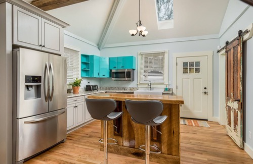 St. Elmo Improvement League House | Artsy Home in CHATTANOOGA. ROCK CITY in 3 miles! PLAYGROUND + BIKE PATH