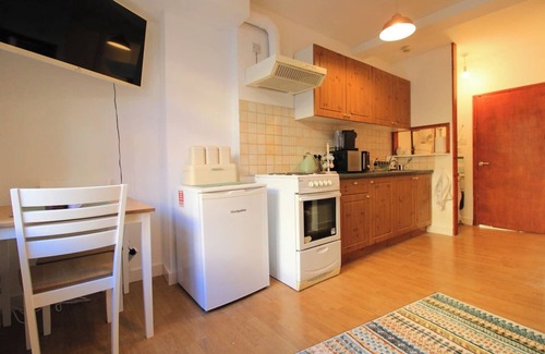 Weavers Apartment | Artsy Shoreditch Flat by Brick Lane and the City Zone 1 Family Friendly