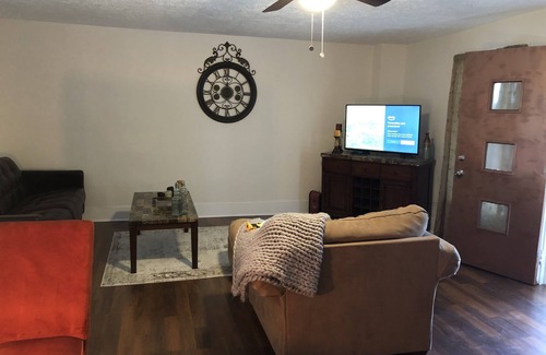 Ashland House | Ashland Home- Great Location with nice new furnishings