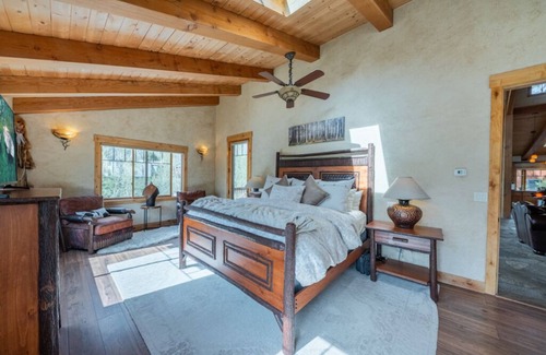 Markleeville Cabin | ASPEN CREEKSIDE LODGE- A Stunning Family and Corporate Retreatnn