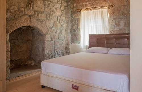 Behram House | Assos Akropol Pansiyon