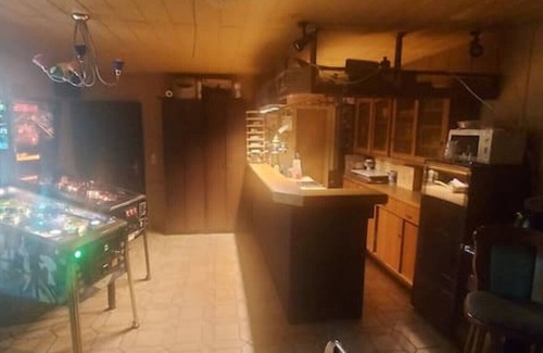 Hattersheim Apartment | At Frankfurt +32 pinball, arcade, billiards, darts