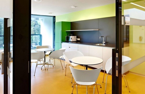 Saalfelden am Steinernen Meer Apartment | Hostel ALM 34 sport resort - twin room, shower, toilet