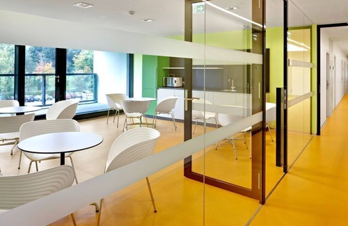 Saalfelden am Steinernen Meer Apartment | Hostel ALM 34 sport resort - twin room, shower, toilet