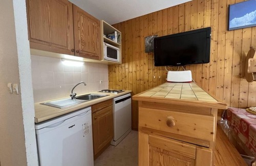 Vallandry Apartment | At the foot of shops, 1st floor, view building, terrace, tv, ski locker, 28m², Peisey-Vallandry