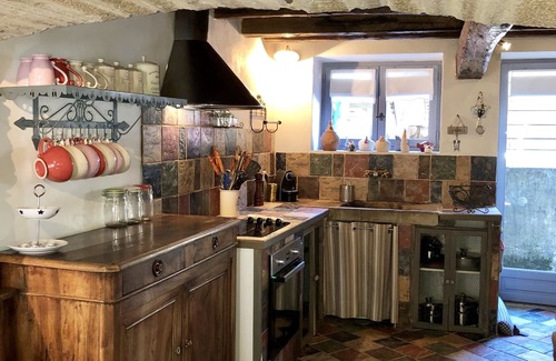 Courtauly House | At the foot of the Cathar castles: 17th-century village grocery store