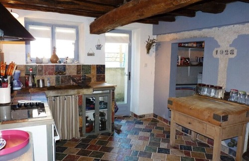 Courtauly House | At the foot of the Cathar castles: 17th-century village grocery store