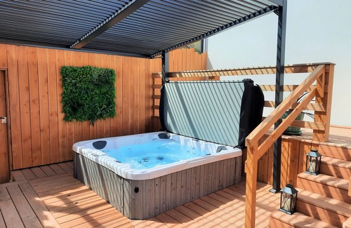 Melrand House | At the water's'edge "Nymphea