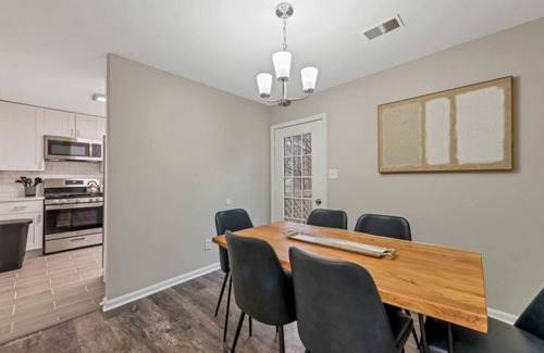 Woodstock House | ATH - Downtown Woodstock Luxury - Walk to Cherokee Amphitheater (1/4 mile) 4 Bedroom