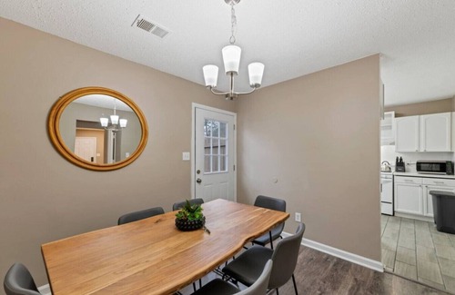 Woodstock House | ATH - Downtown Woodstock Luxury - Walk to Cherokee Amphitheater (1/4 mile) 3 Bedroom