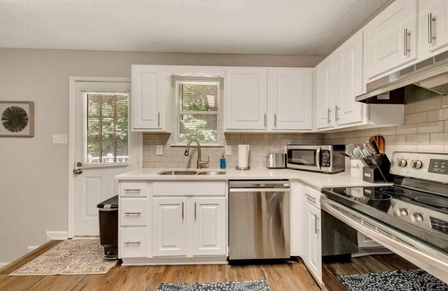 Smyrna House | ATH - Sleeps 4 - 2 Beds - Pet friendly - CC5