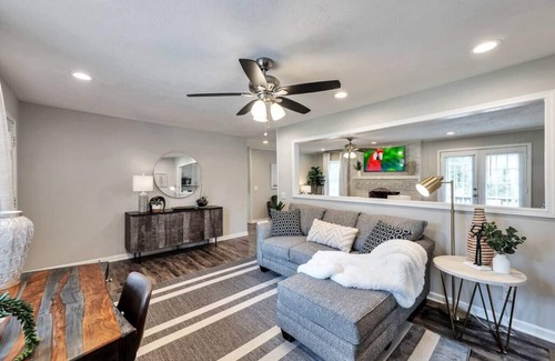 Woodstock House | ATH - Sleeps 6 - 3 Beds - Fenced/pet friendly-Shannon