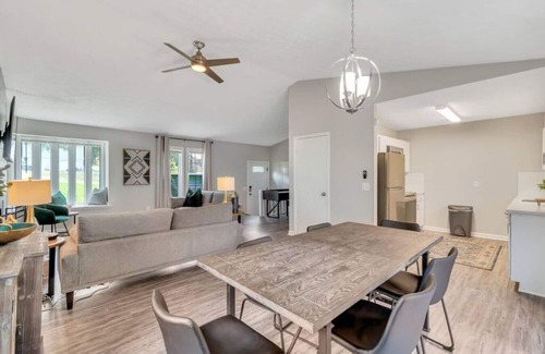 Woodstock House | ATH - Sleeps 6 - 3 Beds - Pet friendly - Hidden