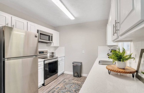 Woodstock House | ATH - Sleeps 6 - 3 Beds - Pet friendly - Hidden