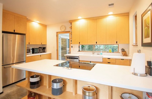 Athens House | Athens Getaway, Walk to Downtown!