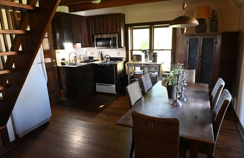 Clifford Cottage | Athlone Farm’s Historic Cottage—ca.1800s, Unique, Charming, renovated, sleeps 4
