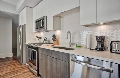 Garden Hills Apartment | ATL Luxury 1BR | Mins to Buckhead Village | near Parks