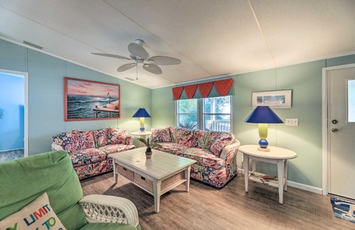 Atlantic Beach House | Atlantic Beach Home with Decks and Fire Pit