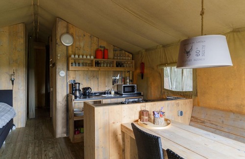 Municipality of Haaksbergen House | Atmospheric tent lodge with dishwasher, in Twente