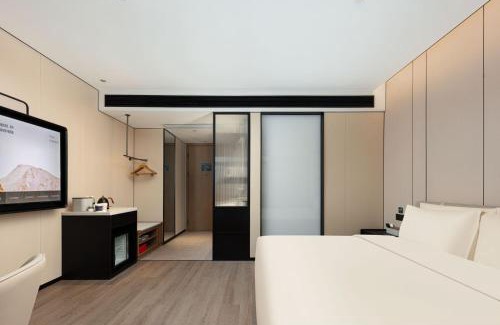 Long Hua Hotel | Atour Hotel Haikou Wanguo Metropolis Qilou Old Street