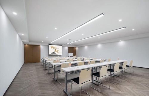 Chongchuan Hotel | Atour Hotel Nantong Longxin Plaza