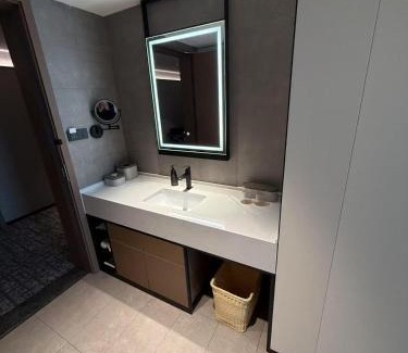 Jiangxia District Hotel | Atour Hotel Wuhan Hidden Dragon Island Hubei University of Economics