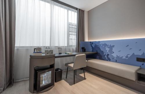 Yu Hua Tai Hotel | Atour Light Hotel Nanjing South Railway Station North Square