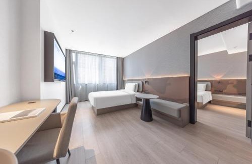 Shijiazhuang City Center Hotel | Atour Light Hotel Shijiazhuang Railway Station Art Center