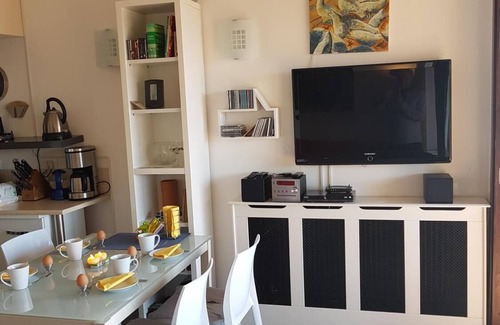 Susello Apartment | Attractive 3½ room apartment with 2 balconies, pool and dream lake view