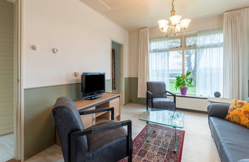 Spier House | Attractive holiday home in Spier with garden