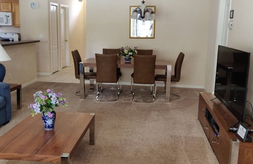 Silver Creek House | Attractive, spacious holiday villa. Heated pool/spa included and free internet.