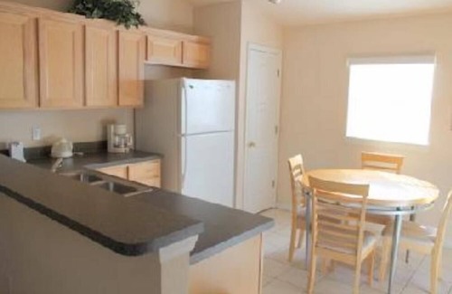 Silver Creek House | Attractive, spacious holiday villa. Heated pool/spa included and free internet.