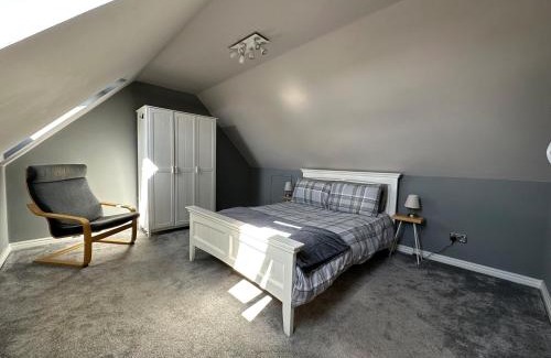 Atworth House | Atworth Haven: 4-Bed Home with Garden