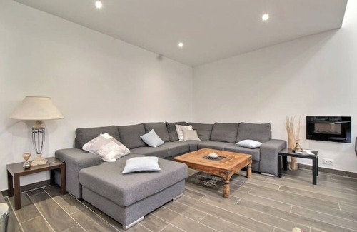 Les Cinq Avenues House | Atypical house in Marseille, ideal for groups of friends or large families.
