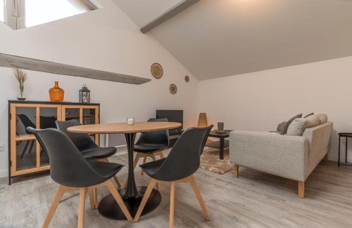 Castelsarrasin Apartment | ATYPIQUE - 2 chambres avec salles de bains, cuisine équipée, parking gratuit
