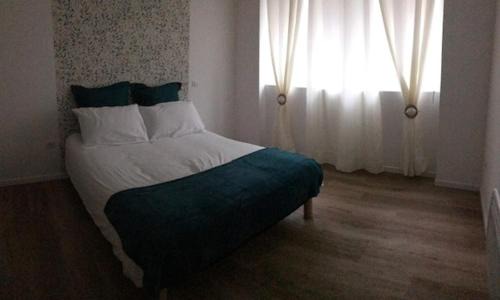 Saint-Julien-d'Asse Apartment | Au cœur de ville - MAIRIE