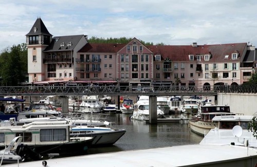 Cergy Apartment | Au cœur du port - CALME - 5 min à pied de la base de loisirs