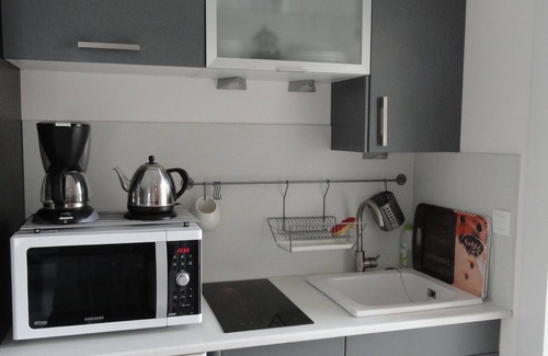Eraudiere-Renaudiere Apartment | Au Cadran Solaire, Le Zenith : Studio in a quiet, wooded setting