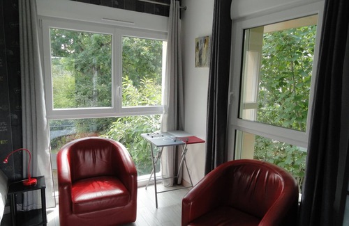 Eraudiere-Renaudiere Apartment | Au Cadran Solaire, Le Zenith : Studio in a quiet, wooded setting