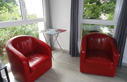 Eraudiere-Renaudiere Apartment | Au Cadran Solaire, Le Zenith : Studio in a quiet, wooded setting
