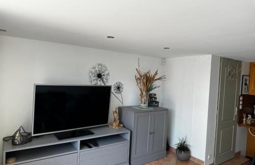 Meyzieu Nord Ouest Apartment | Au calme dans maison en rez de jardin à 2,2 kms du Groupama stadium et salle LDLC Arena