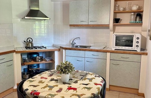 Biron Cottage | Au Coin Des Arbres (Noyer) a charming farmhouse in peaceful Dordogne countryside