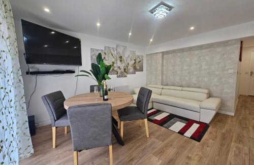 Conflans-Sainte-Honorine House | Au Mboa Appartement 2 Chambres au Coeur de Conflans